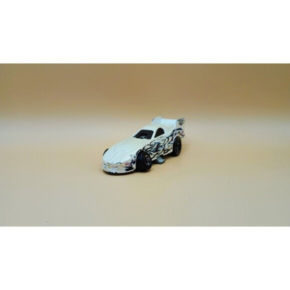 HOT WHEELS 1977 DRAGSTER CHASSIS WITH 1996 - Picture 1 of 6